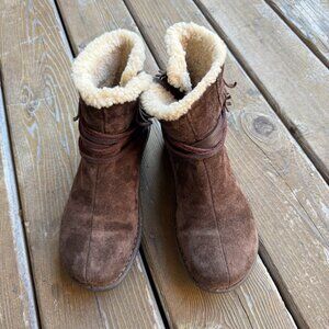 UGG Cocoa Brown Gaviota Suede Fringe Tie Boots Sheepskin in Women's 8 #5749